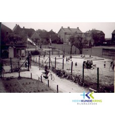 13 opening speeltuin ongeveer 1958 + achterkant huizen tolhuisstr.